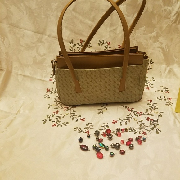 Nice purse new - Picture 3 of 4